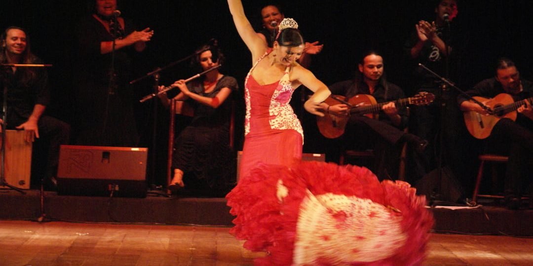 zapato-volador mujer con zapatos bailando flamenco